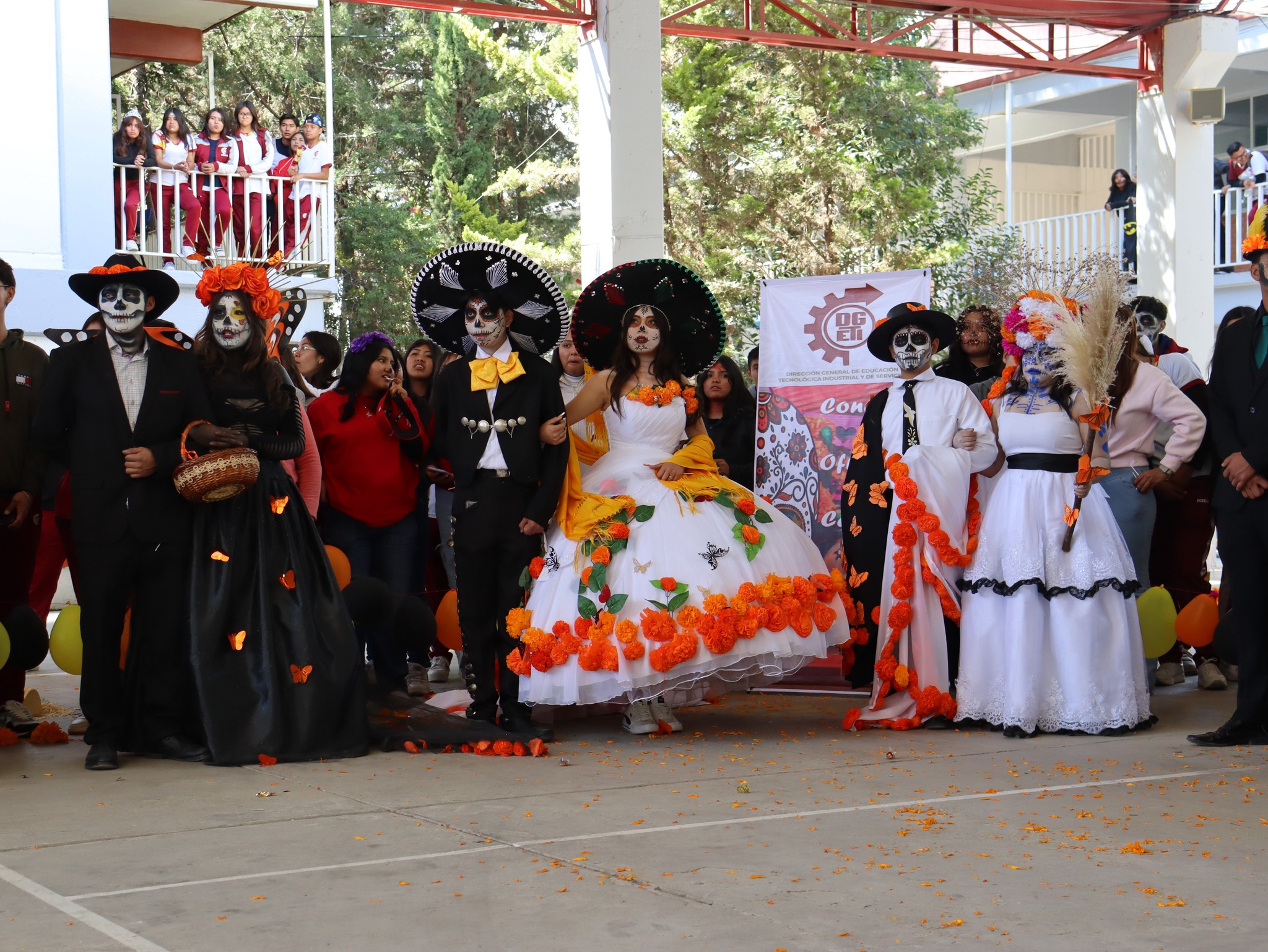 Catrines y Catrinas posando